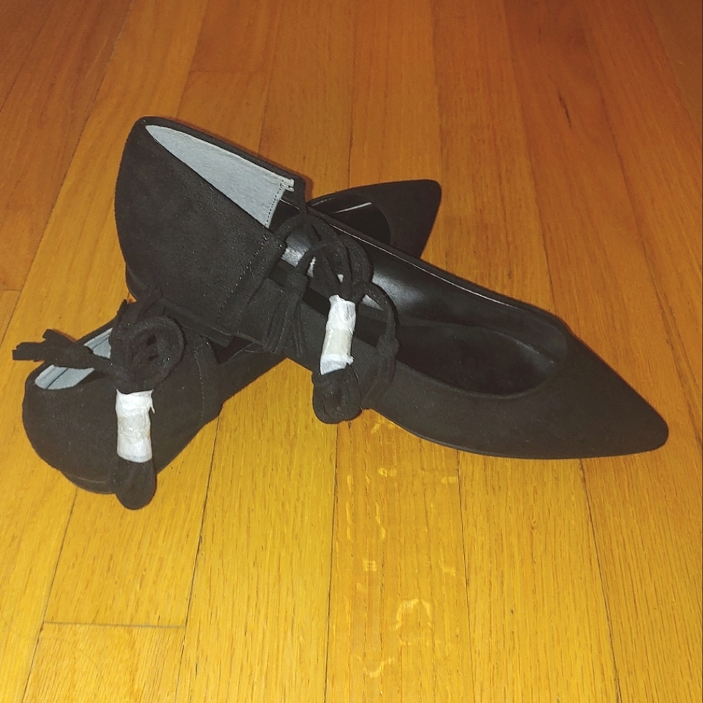 Black suede Velvet Pointed Flats Lace Up Tassels GUESS Size 7.5